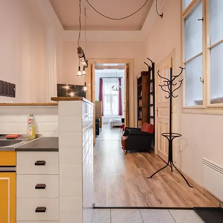 Retro Rebel Mode * Budapešť